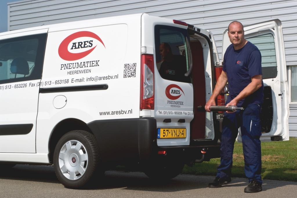 Service-, onderhoud- en installatie werk - Service-, onderhoud- en installatie werk Service-, onderhoud- en installatie werk - Service-, onderhoud- en installatie werk